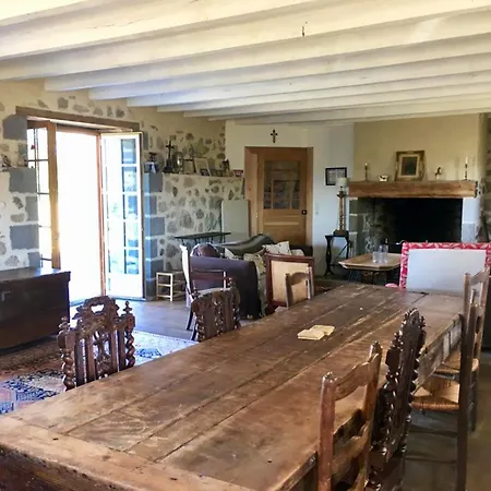 Maison Spacieuse Avec Vue Sur La Montagne à Naucelles Aurillac