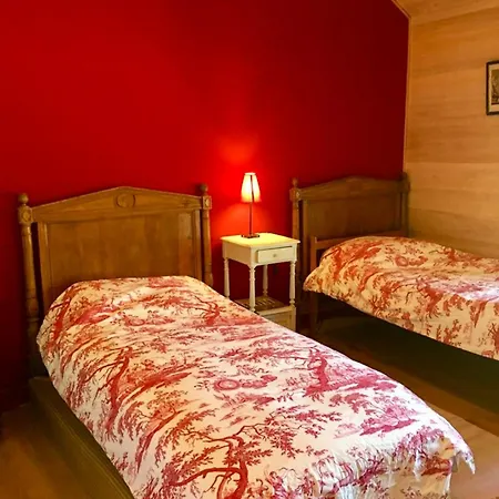 Hébergement de vacances Maison Spacieuse Avec Vue Sur La Montagne à Naucelles