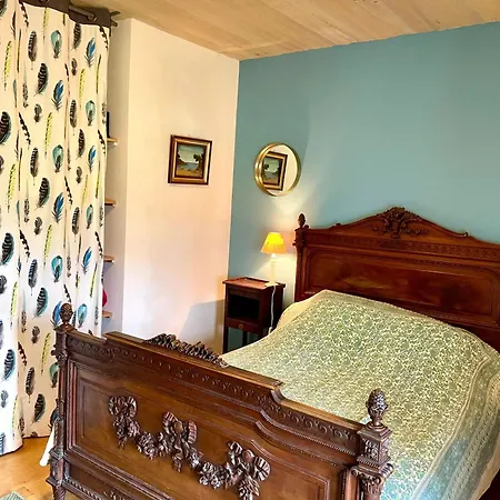 Maison Spacieuse Avec Vue Sur La Montagne à Naucelles Hébergement de vacances