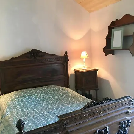 Hébergement de vacances Maison Spacieuse Avec Vue Sur La Montagne à Naucelles *