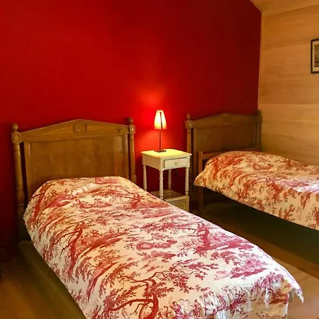 Maison Spacieuse Avec Vue Sur La Montagne à Naucelles Hébergement de vacances *